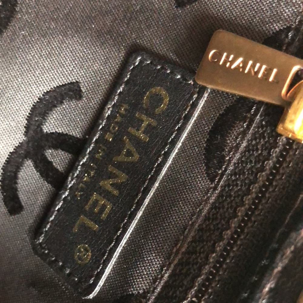 Chanel Black Small Tote Patent Leather Handbag By Karl Lagerfeld - Picture 17 of 17